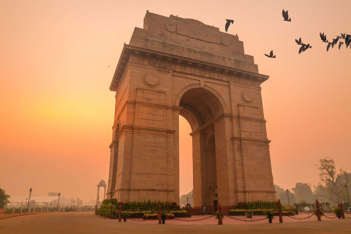 कोरोना के कहर के बीच दिल्ली में आज से अनलॉक प्रक्रिया शुरू, मेट्रो सेवा रहेगी बंद, जानें क्या-क्या खुलेगा?