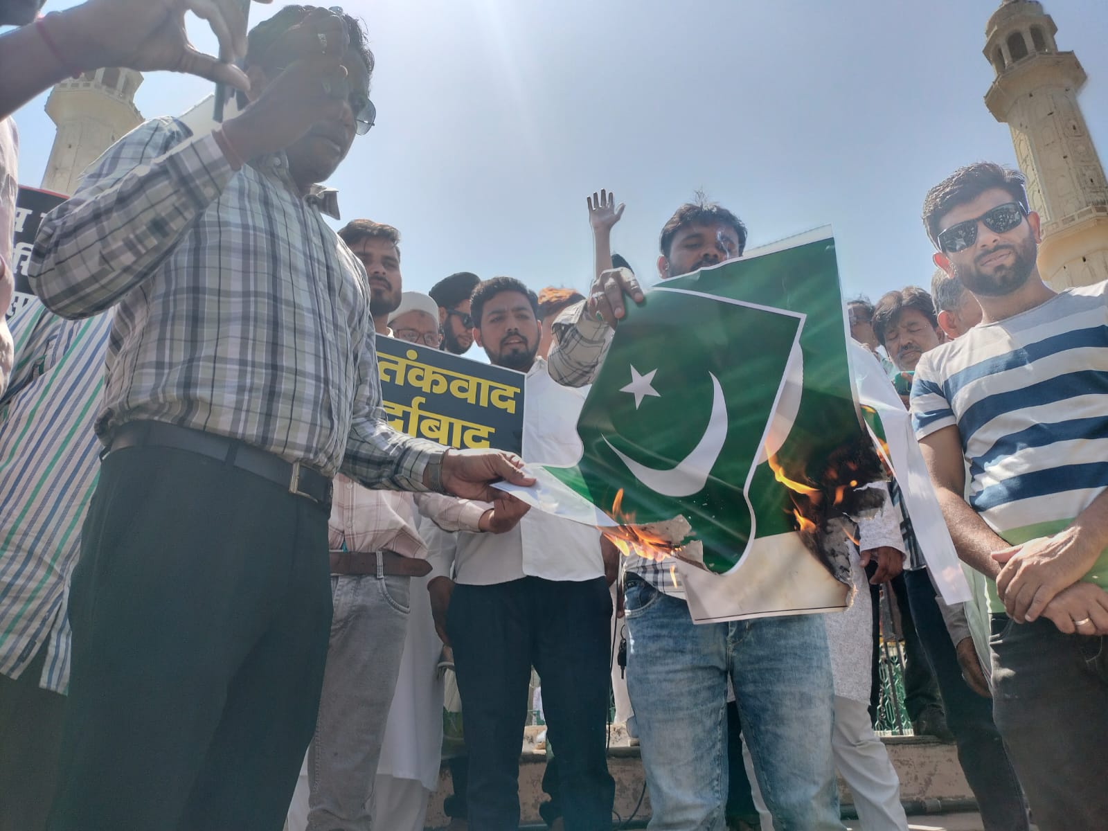 پہلگام میں آصفی مسجد پر حملے کے خلاف احتجاج