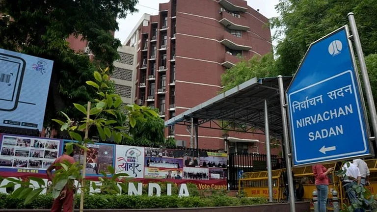 चुनाव आयोग साल के अंत तक पांच और राज्यों में मतदाता सूची की गहन समीक्षा शुरू करेगा