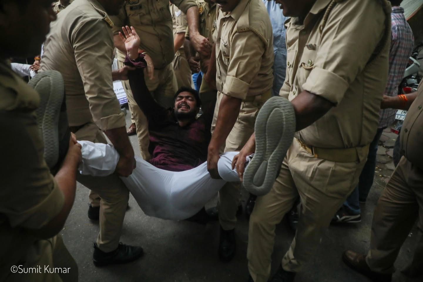 उत्तर प्रदेश सरकार के शिक्षा विरोधी फैसले के खिलाफ एनएसयूआई का प्रदर्शन, विधानसभा का घेराव करने निकले छात्र