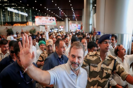 राहुल गांधी की कोर्ट में पेशी पर कांग्रेस कार्यकर्ताओं का आक्रोश, प्रशासन पर पक्षपात के आरोप