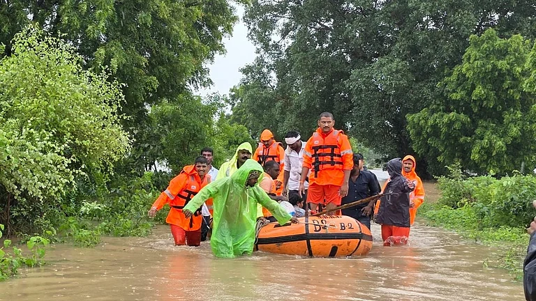 महाराष्ट्र: नांदेड़ में भारी बारिश के बीच 200 से अधिक लोग फंसे, बचाव कार्यों के लिए सेना बुलाई गई, अलर्ट जारी
